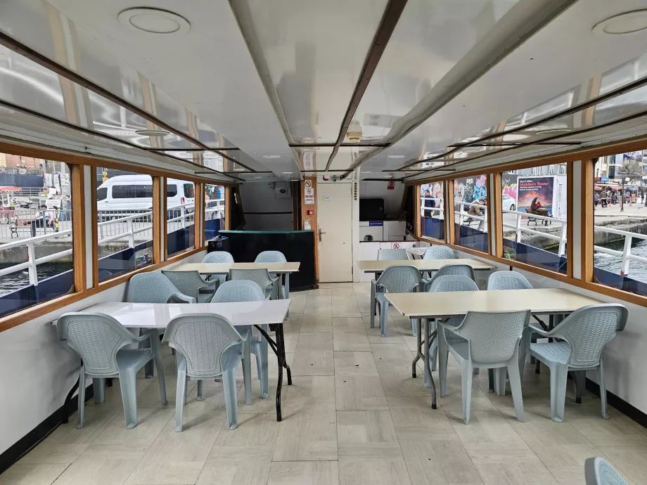 Det indre af båden til Jomfrutårnet