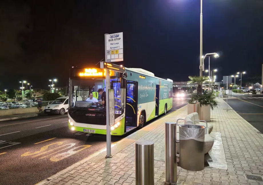 Busstoppested ved Malta Lufthavn