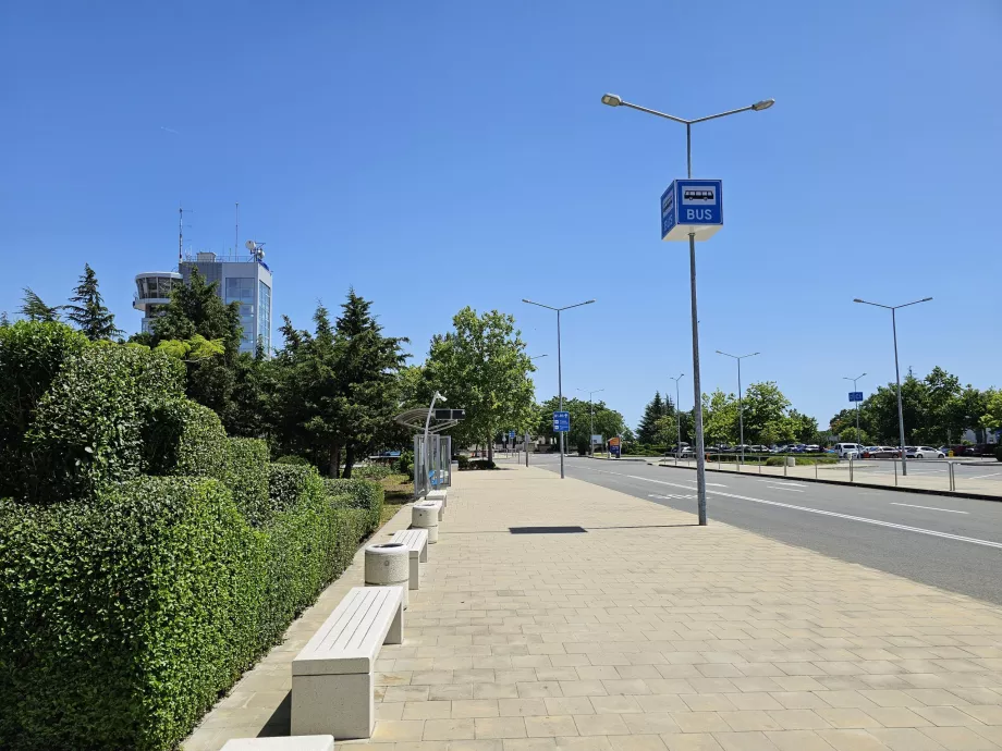 Busstoppested ved terminalen - linje 15 mod Sarafovo, linje 15A mod centrum af Burgas