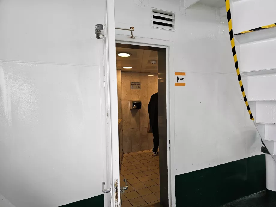 Toiletter på færgen