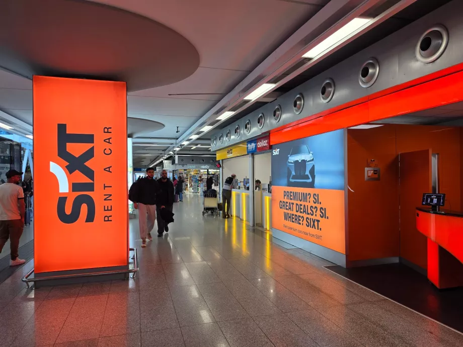 Nogle biludlejningsskranker i Terminal A