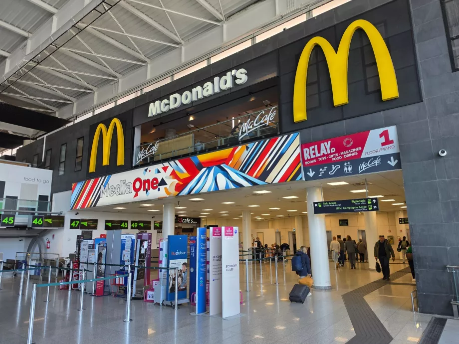 McDonald's, Terminal A, Afgange (offentligt område)