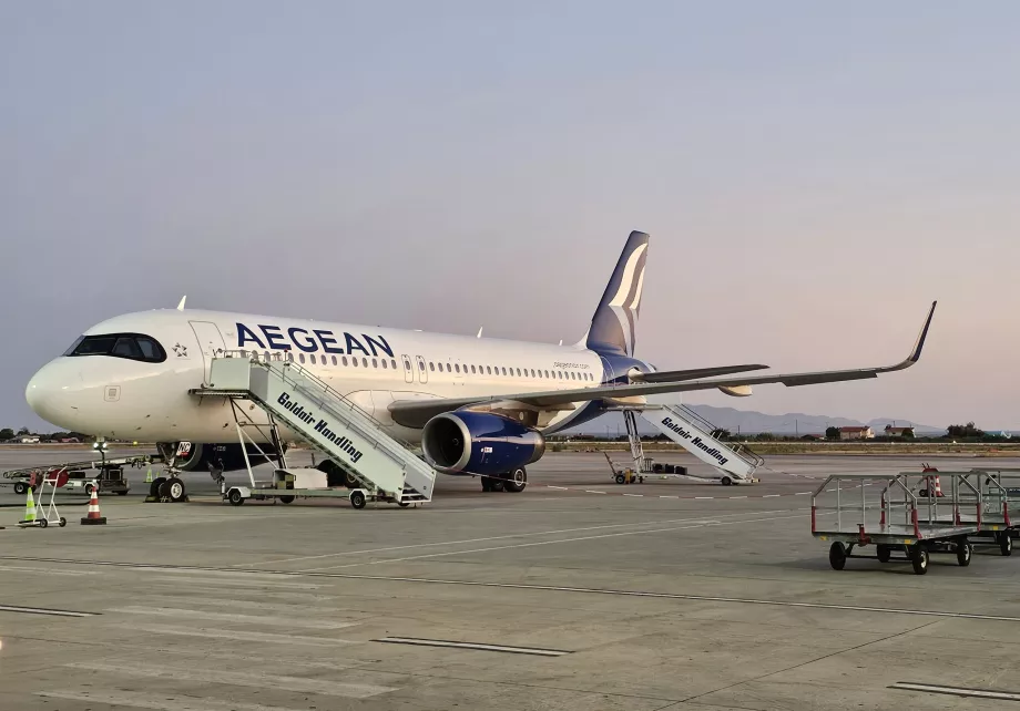 Airbus A320 i Rhodos lufthavn