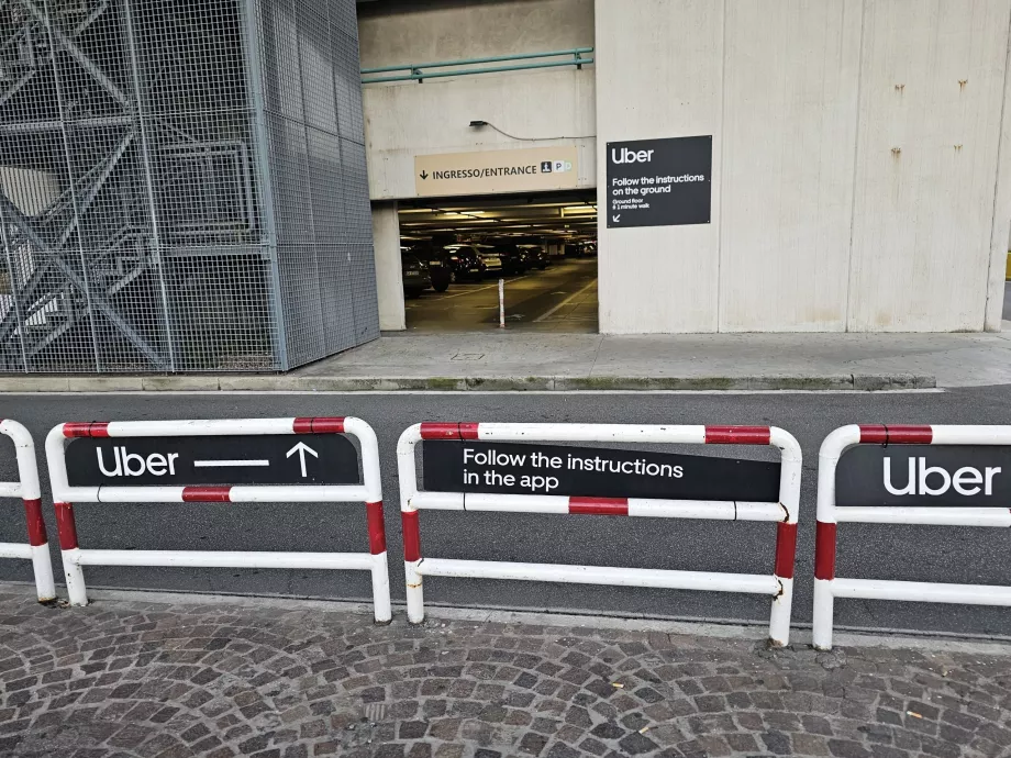 Vejbeskrivelse til Uber-afhentningsstedet