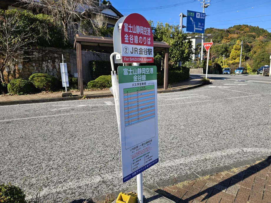 Busstoppested ved toget