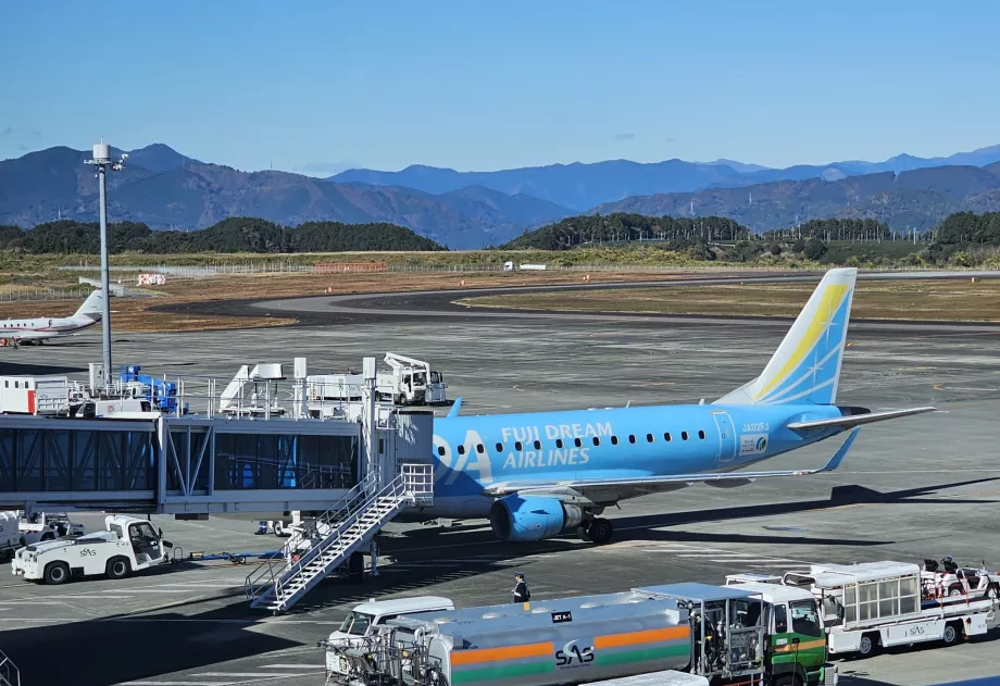 Blå Fuji Dream Airlines-fly