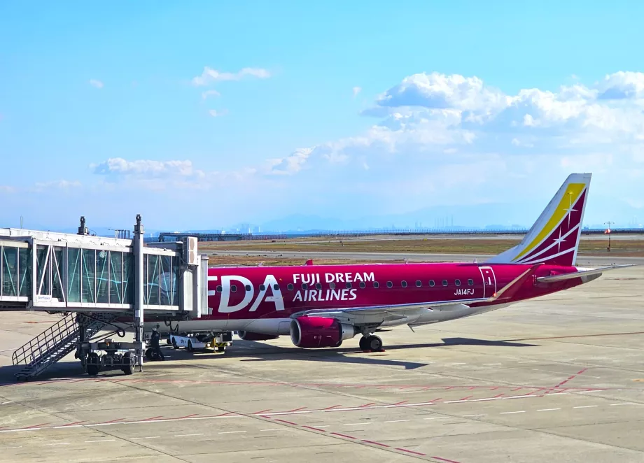 Fuji Dream Airlines, Embraer E170, Kobe Lufthavn