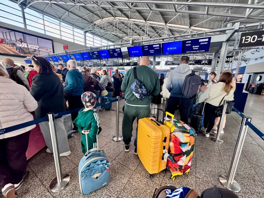 Check-in til PRG-SYX fly med SCAT