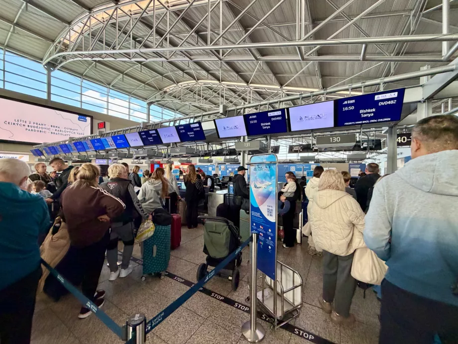 Check-in til PRG-SYX fly med SCAT