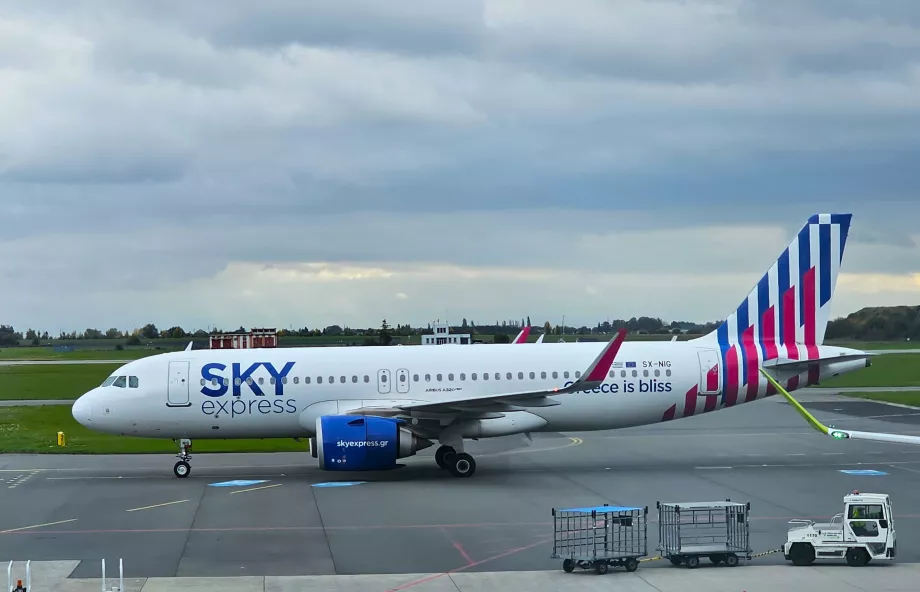 Sky Express, Airbus A320 i Prags PRG-lufthavn