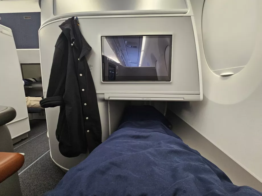 Ligge på et udklappeligt sæde