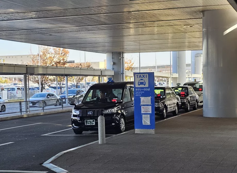 Taxaholdeplads foran Terminal 1