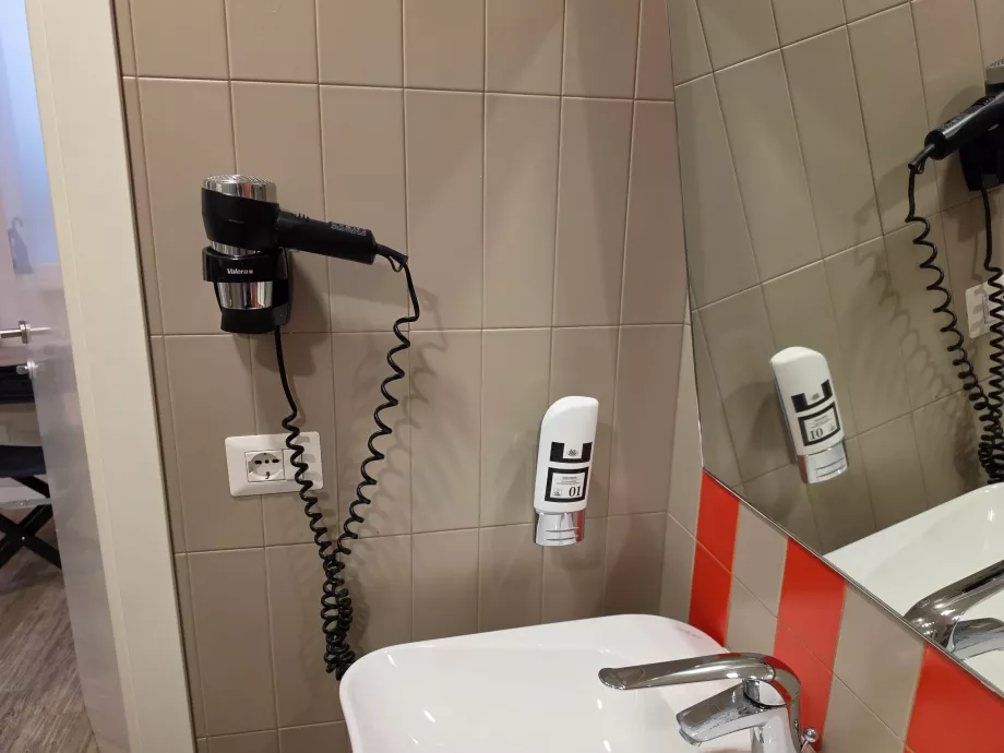 Hårtørrer på badeværelset