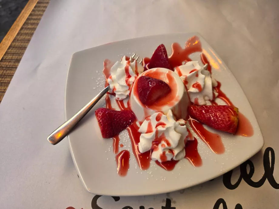 Tonnarello Santa Maria, Panna Cotta med jordbær