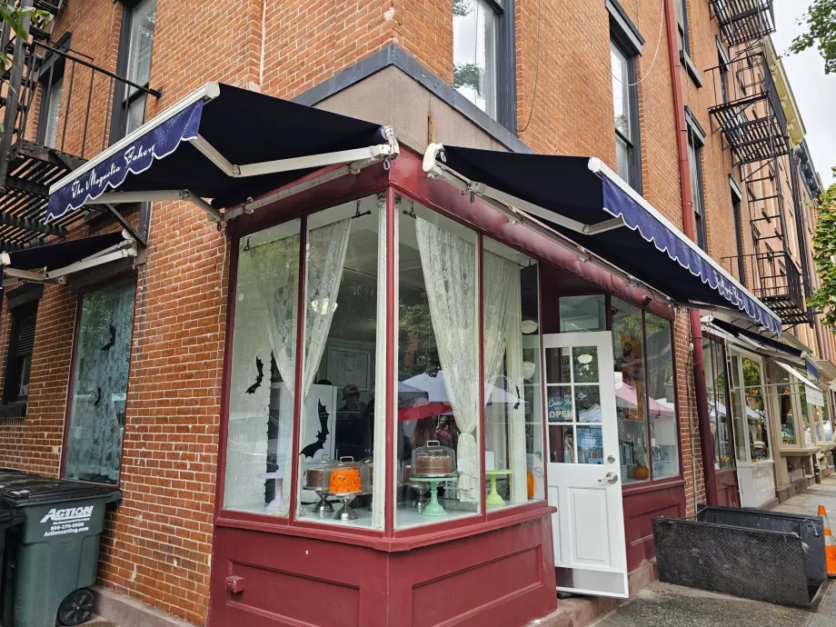 West Village, Magnolia Bageri