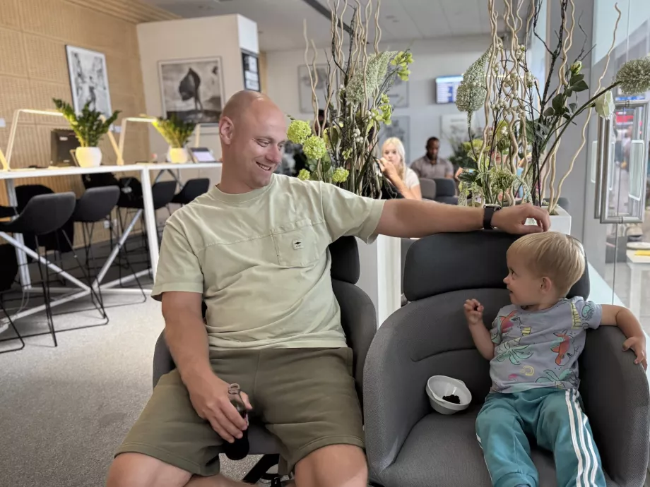 Mig og min søn i loungen
