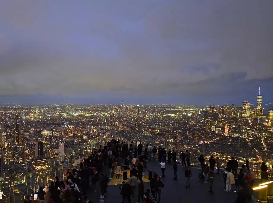 Udkigspunktet "The Edge" om natten