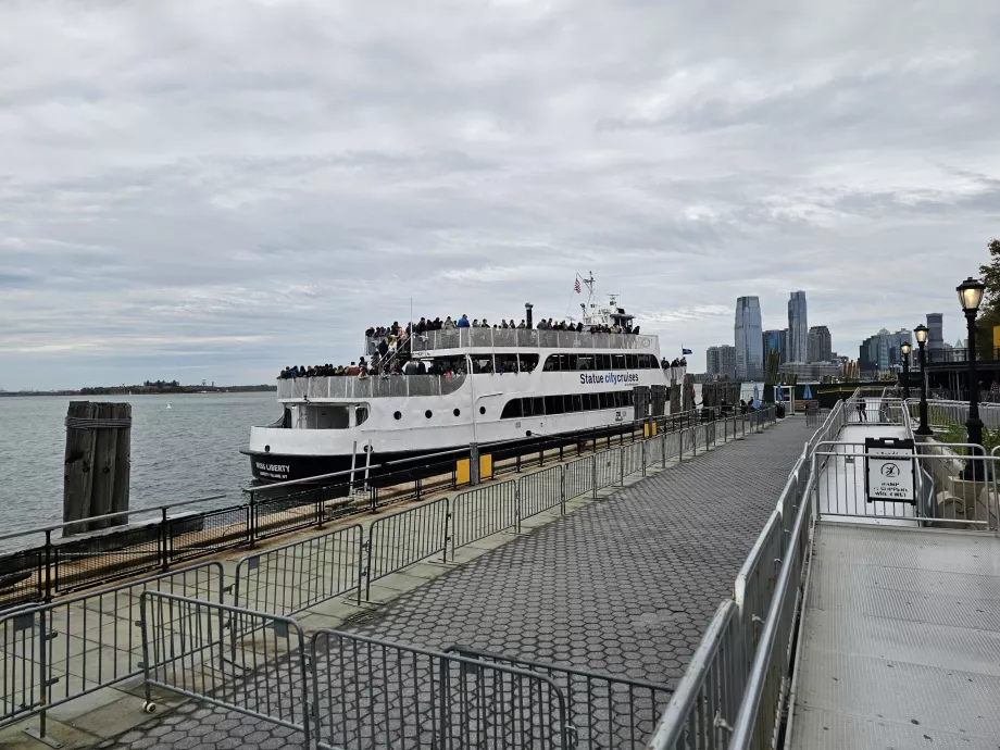 Bådkaj Statue City Cruises