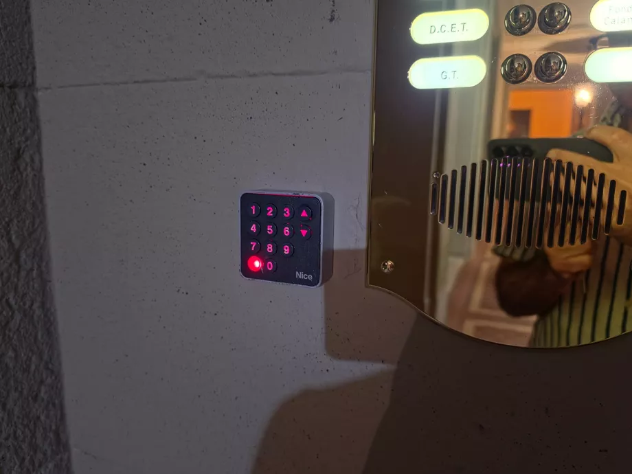 Tastatur til indtastning af adgangskoden