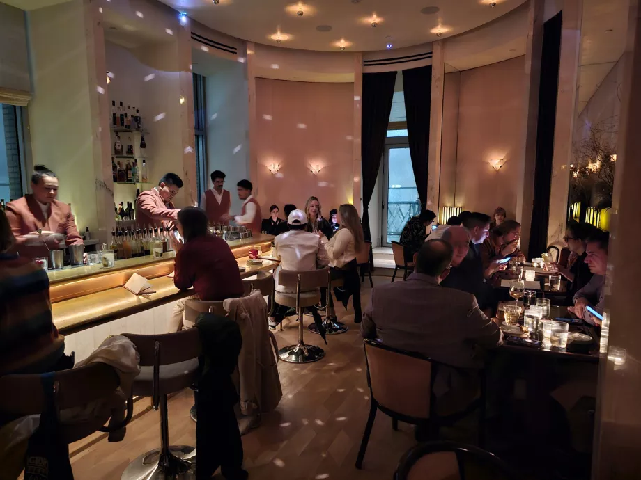 Overstory Bar Miljø