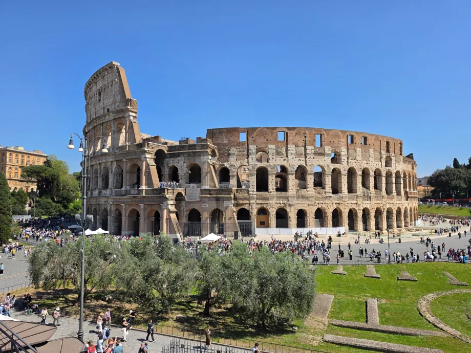 Colosseum set fra Fora Romana