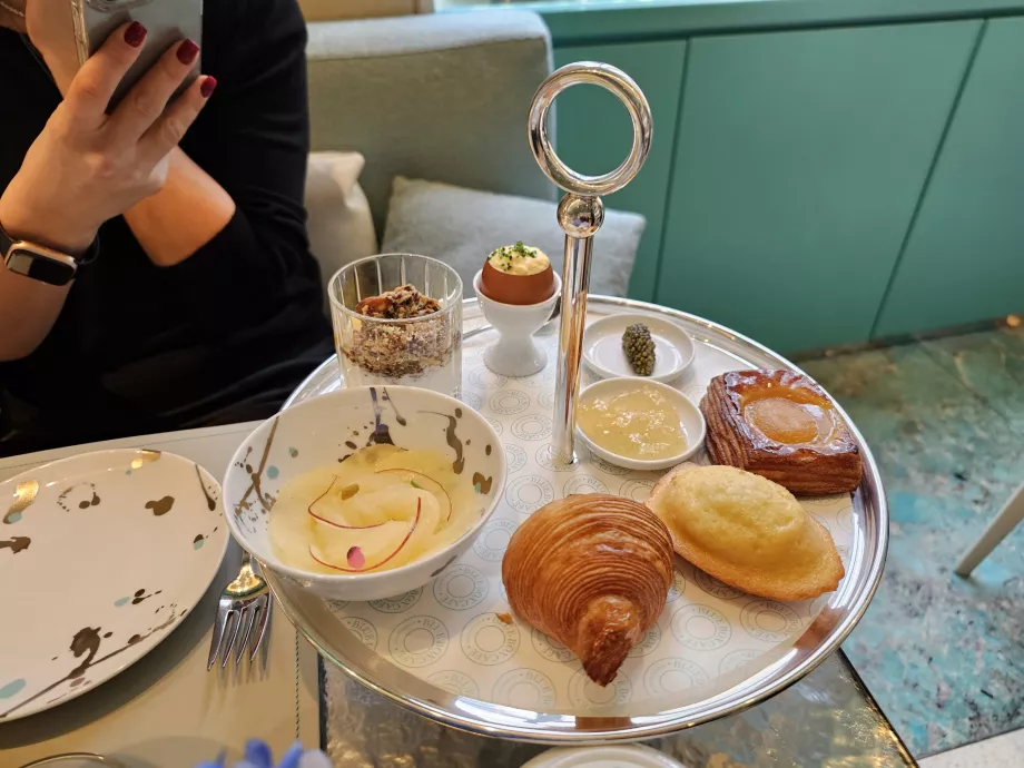 Blue Box, Breakfast at Tiffany's