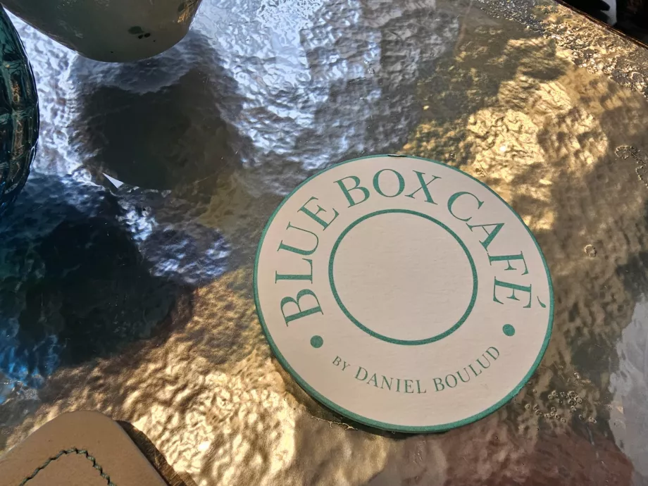 Blå kasse, bordskåner