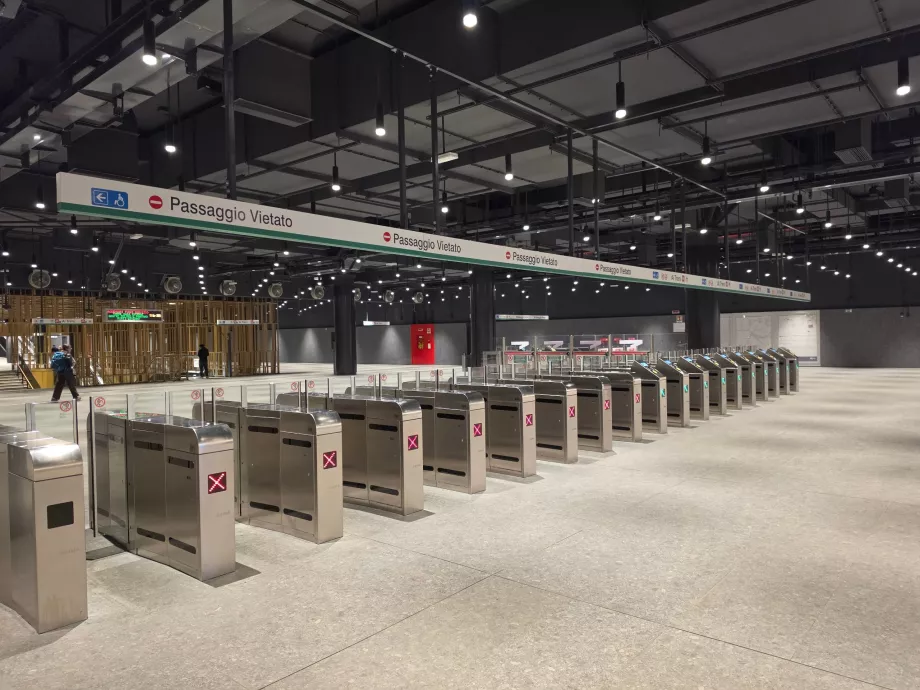 Turnstiles ved indgangen til metroen