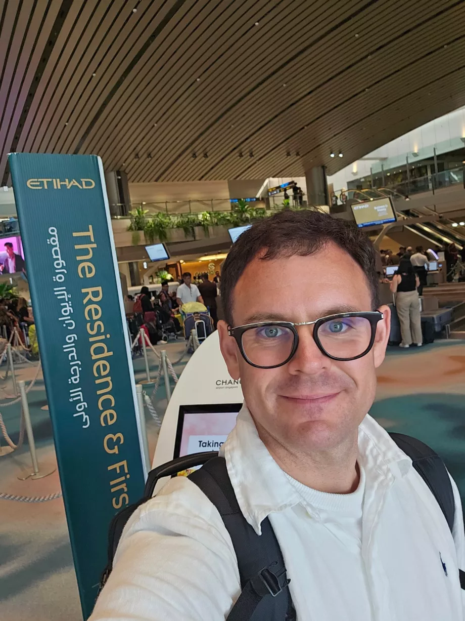 Mig ved check-in i Singapore Lufthavn