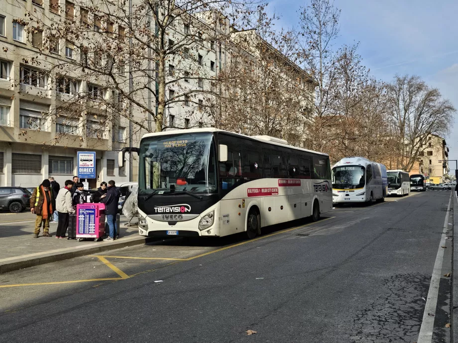Busstoppested ved Milano-Centrale station