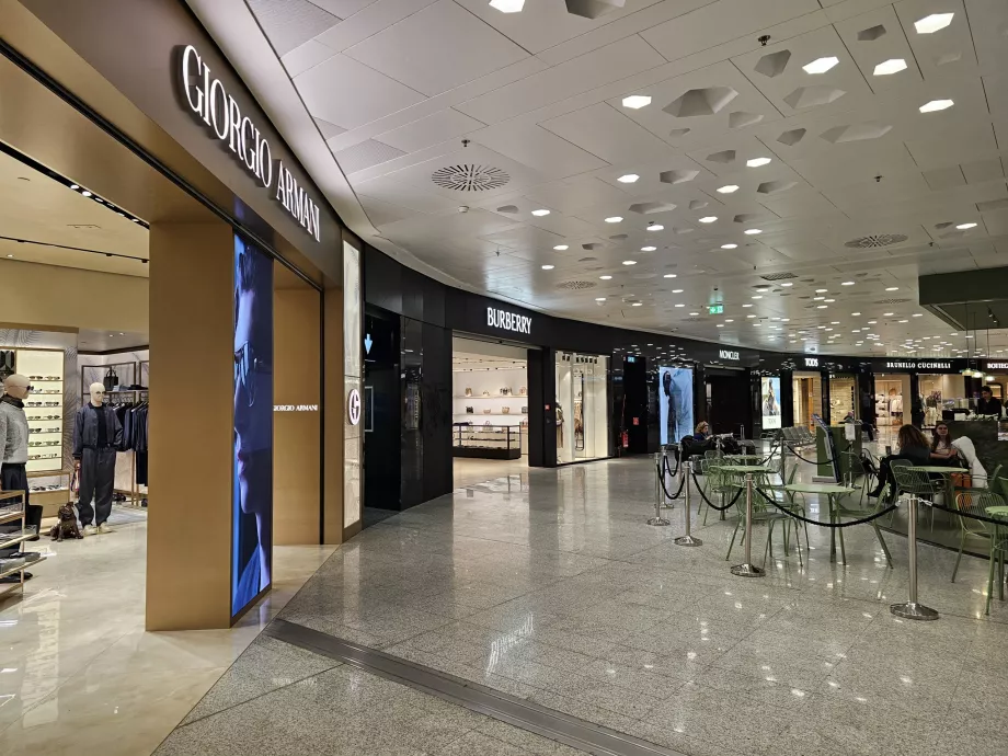 Butikker i transitområdet, Terminal 1