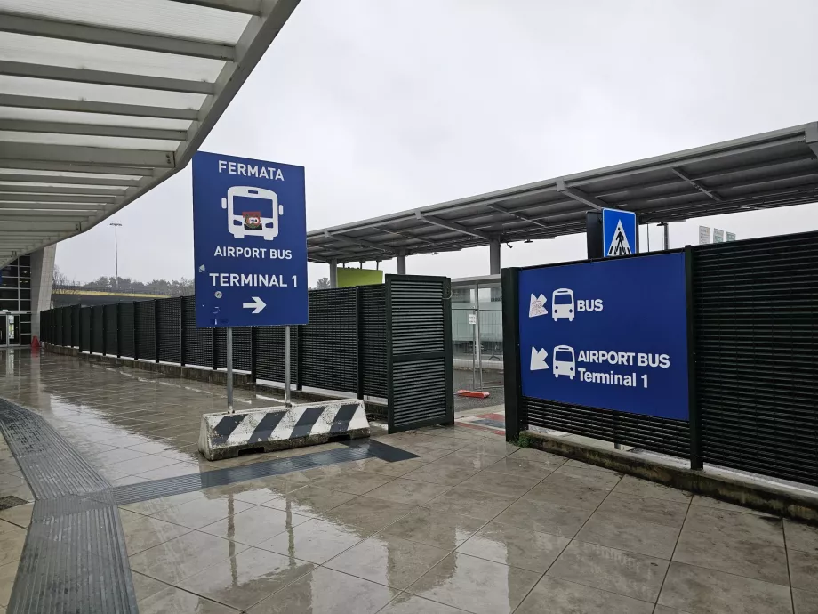 Shuttlebusstoppested ved Terminal 2