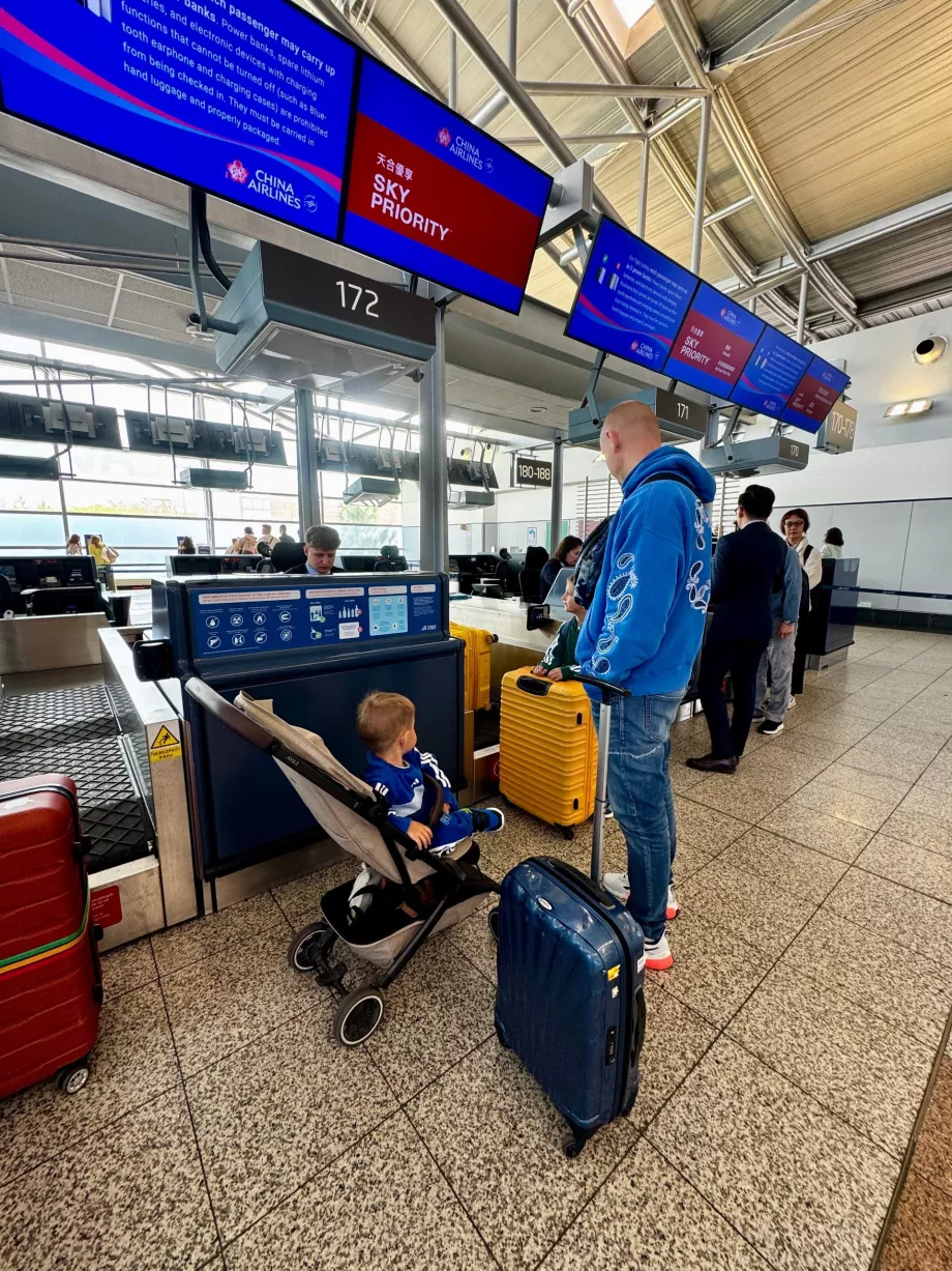 Check-in for fly CI68 i Prag