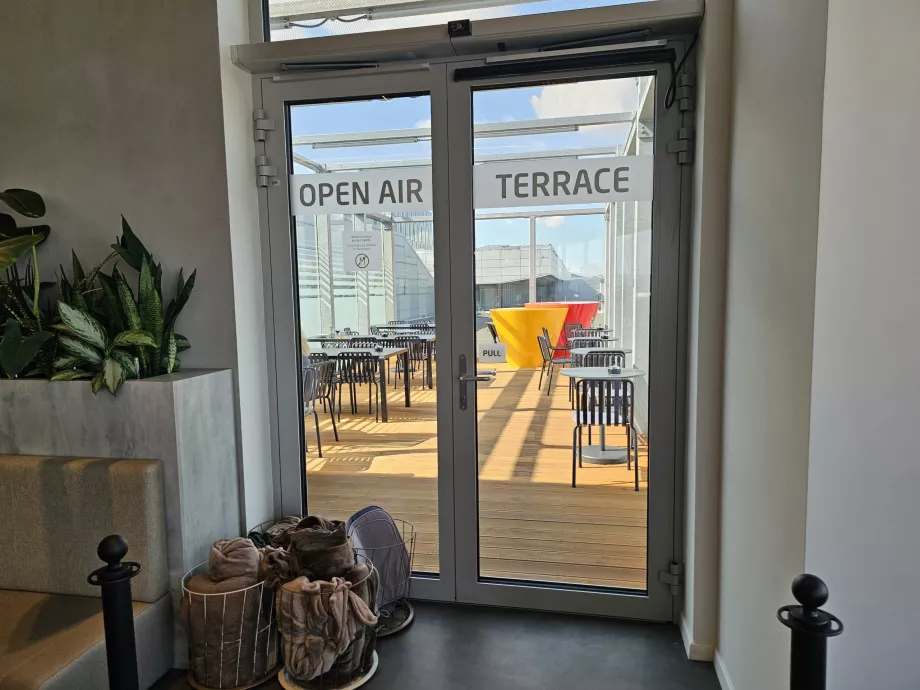Udsigts- og rygeterrasse