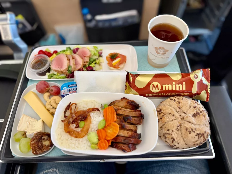Måltid nr. 1 på fly CI68