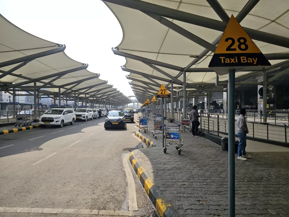 Taxaholdeplads, Terminal 3