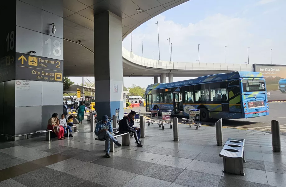 Bybusstoppested foran Terminal 3