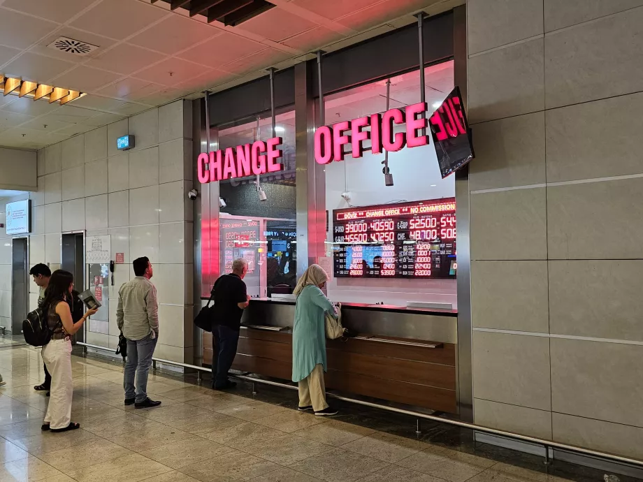 Valutaveksling ved bagagebåndene