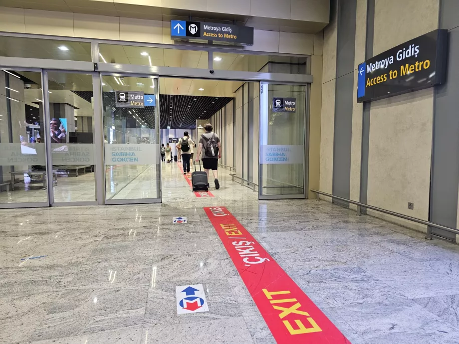 Indgang til metrostationen