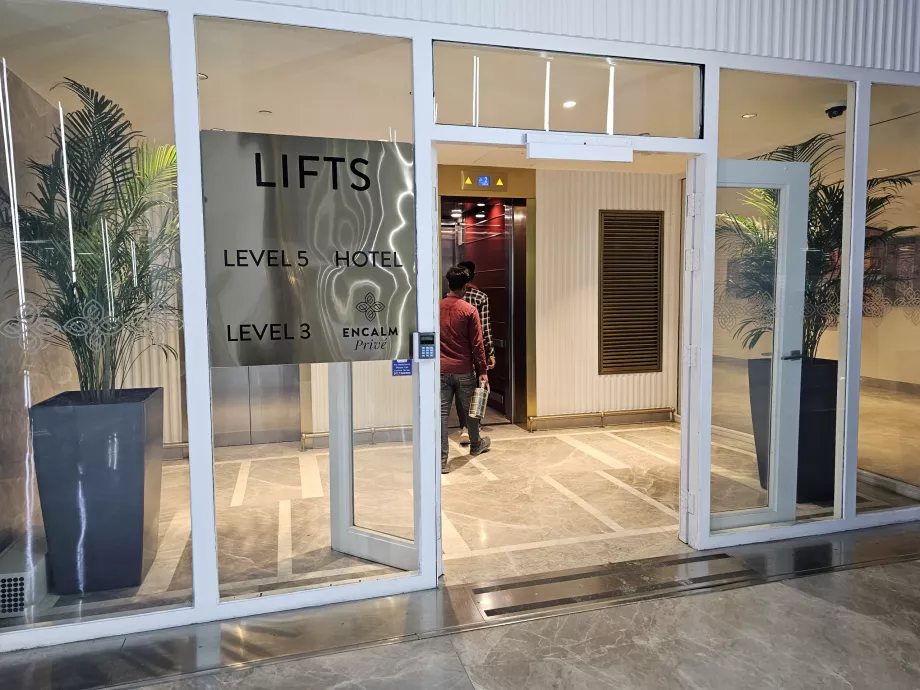 Elevator til transit-hotellet