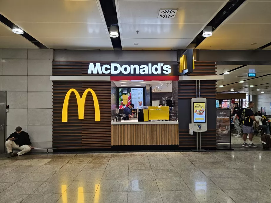 McDonald's, offentligt område ved ankomst