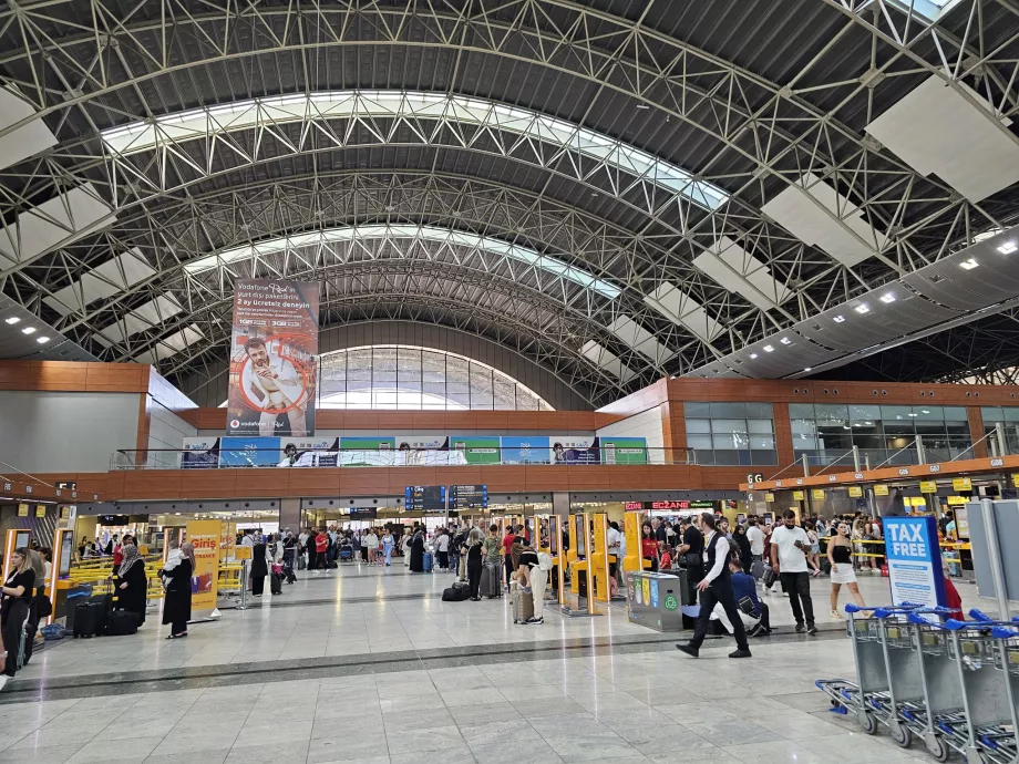 Afgangshallen i Istanbul SAW lufthavn