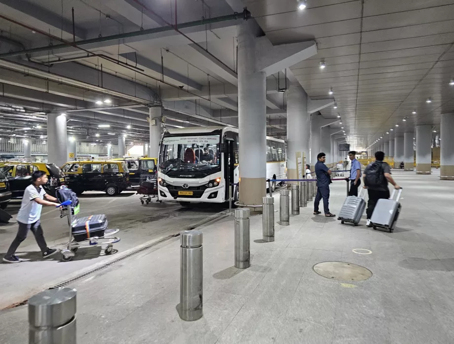 Stoppested for shuttlebus, Terminal 2