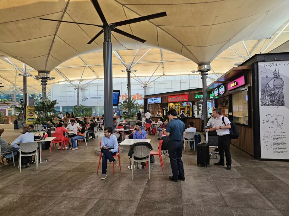 Food Court foran Terminal 1