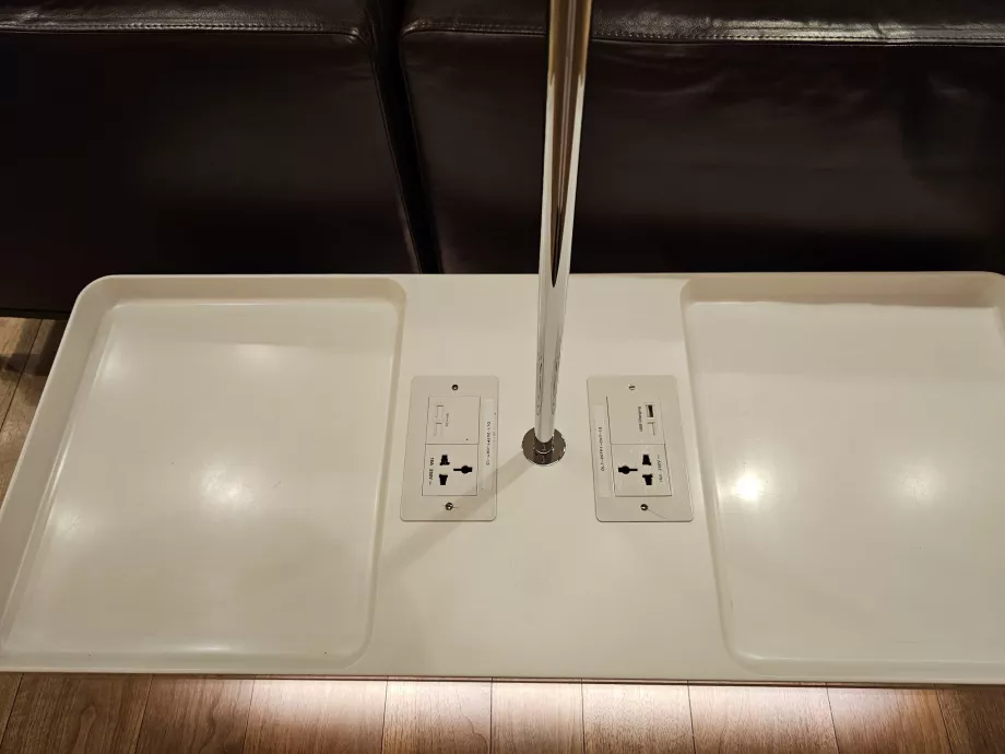 Stikkontakter og USB til opladning af elektronik