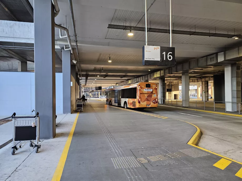 Busstoppested i byen