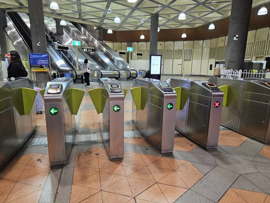 Drejekors ved indgangen til metroen