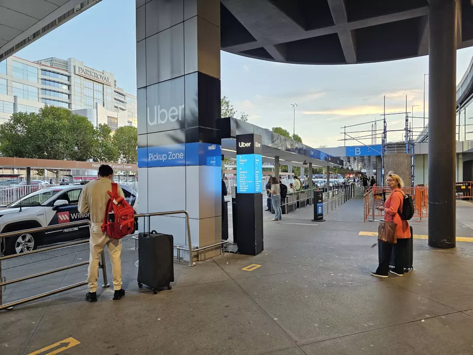 Uber uden for den internationale terminal