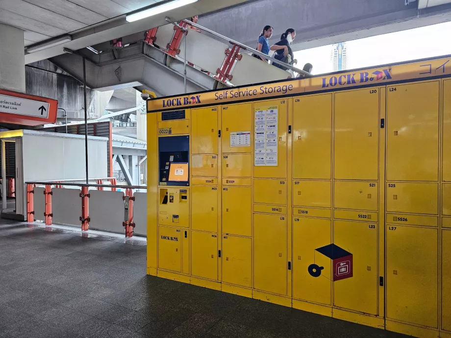 Bagageopbevaringsskabe i metroen