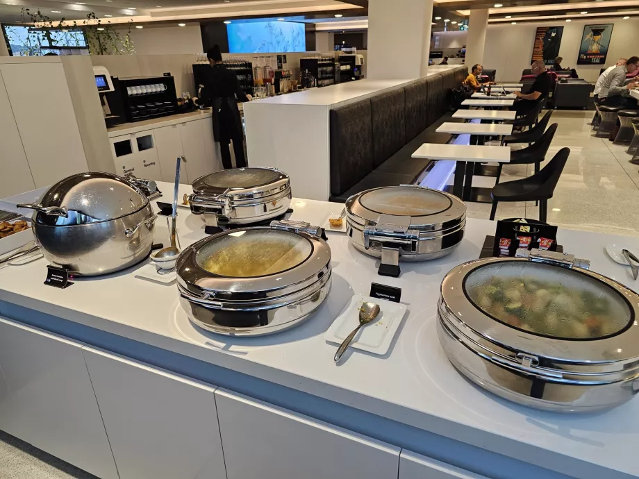 ANZ Lounge, varm mad